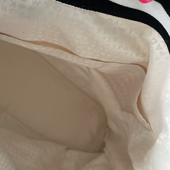 Kate Spade queen bee tote bag. - Picture 3 of 4